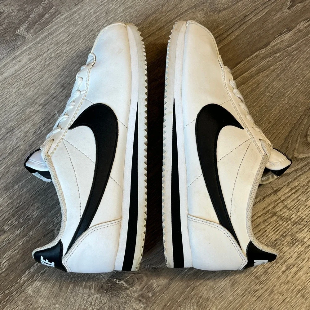 Nike Classic Cortez Leather White Black Sneakers 807471-101 Womens 7.5